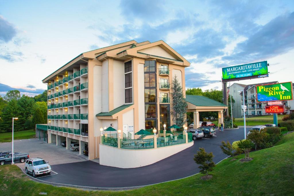 Pigeon Forge Hotel | Pigeon River Inn