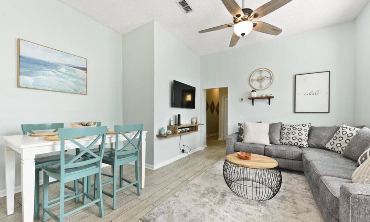 Jacksonville Beach Villa | Pink Dolphin 2| 1 Blk to Beach | Close to Mayo
