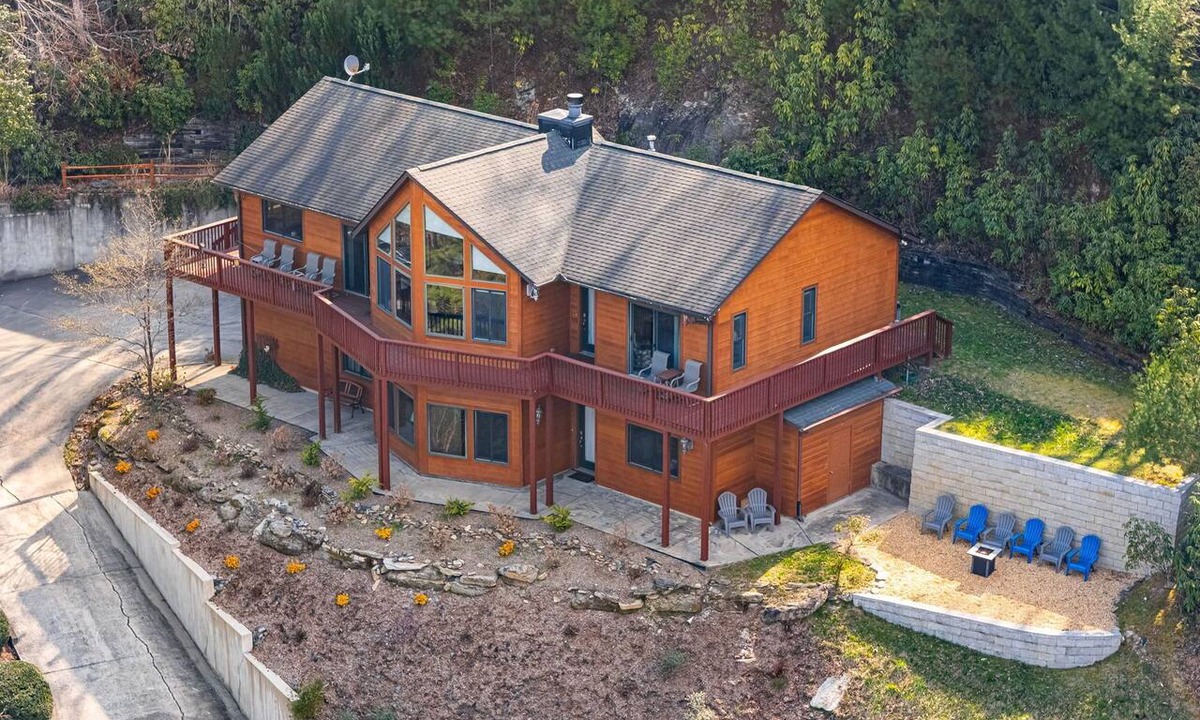 Hendersonville House | Pisgah View Cabin - Year round Mountain View - Convenient location