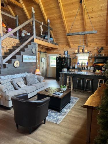 Madisonville Apartment | Pokeadot Cabin - Cozy Farm Stay with Pool & Firepit