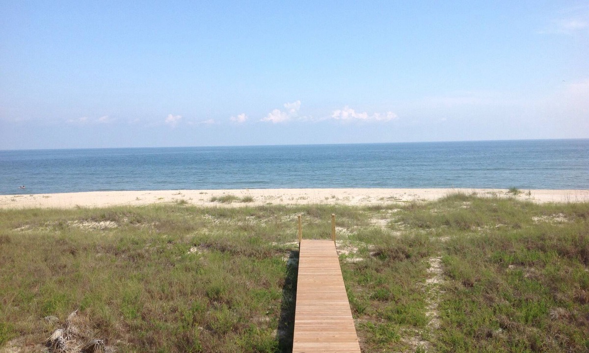 East End House | Polka Dot Bikini. Beachfront Home 4Bd/4bath. Max Occupancy 10