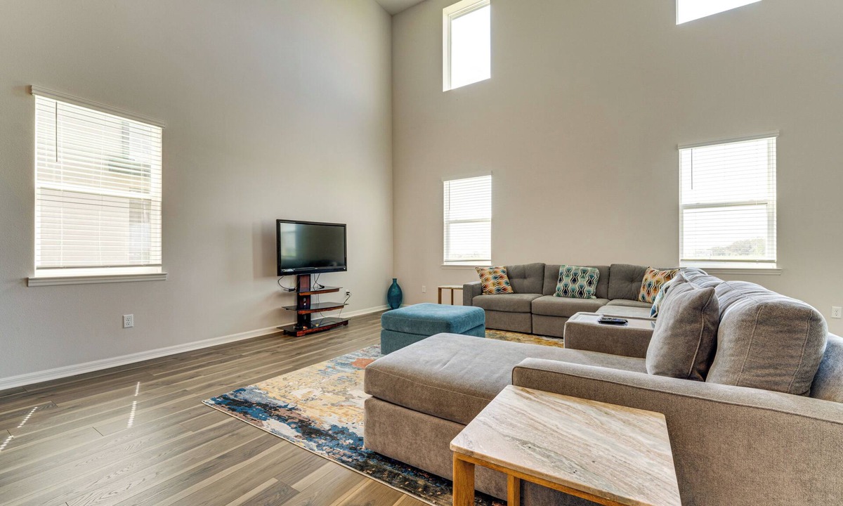 St. Cloud House | Pool Access: Family Gem w/Views in St Cloud!