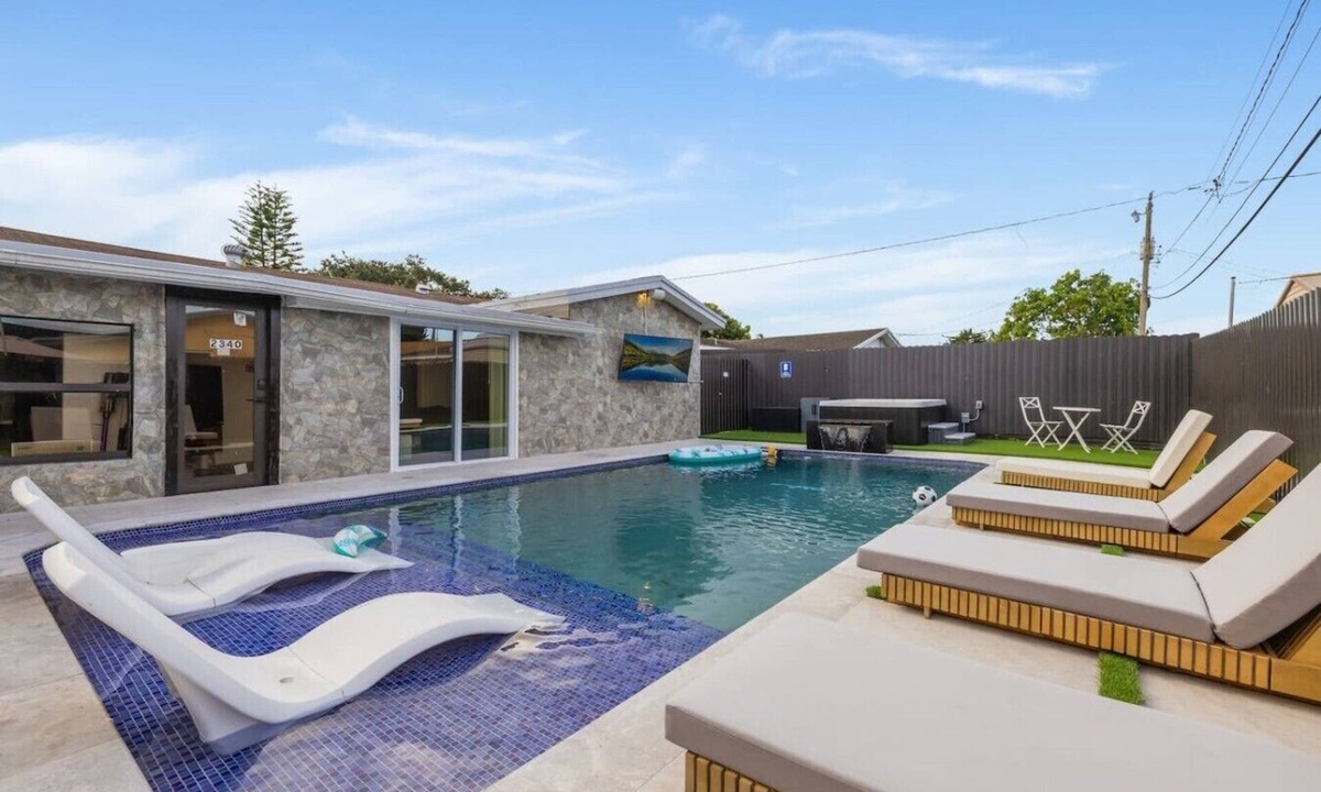 West Hollywood House | Pool + Hot Tub | MAJOR INTERNATIONAL SPORTING EVENT Base | Outdoor Kitchen