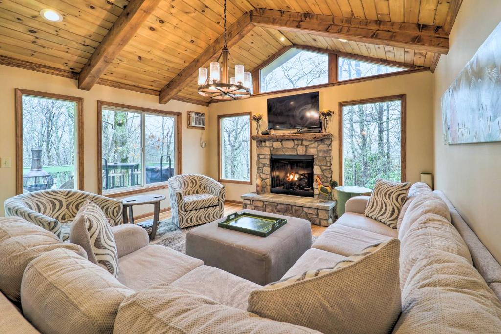 Newland House | Pool & Lake Access: Mtn-View Cottage in Newland