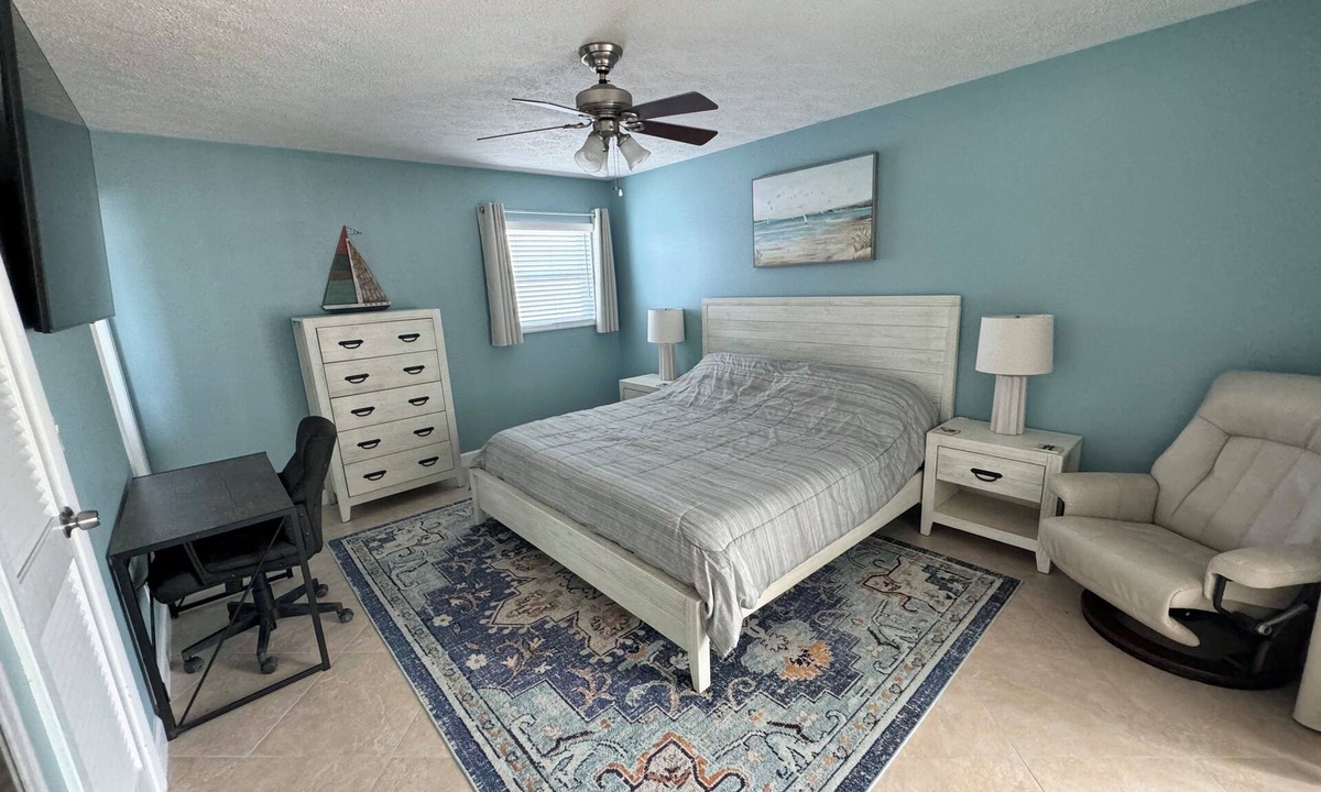 Port Saint Lucie House | Poolside King Room in PSL