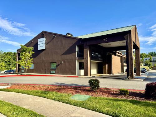 Town Center Hotel | Premier Extended Stay