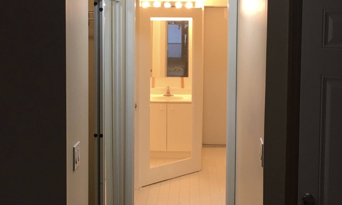 Weston Apartment | Premium Suite for Long Term Stay in quiet neighborhood. Move in with suitcase!