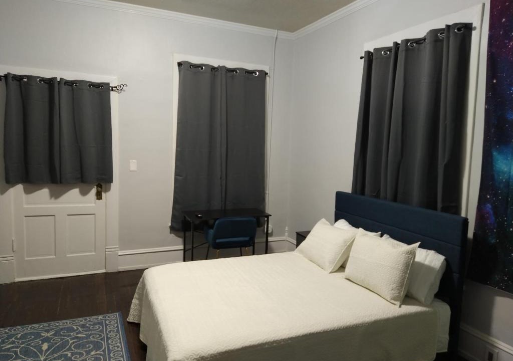 Winder Hotel | Premium Suite private bathroom w full house amenities rm 5