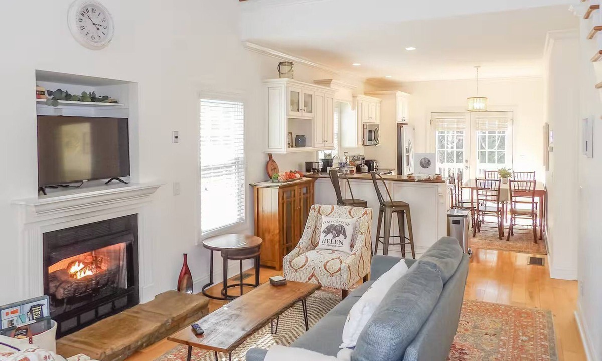 Helen House | Prime Location! Golf+Pickleball+Tennis+Walkable by Jubela's