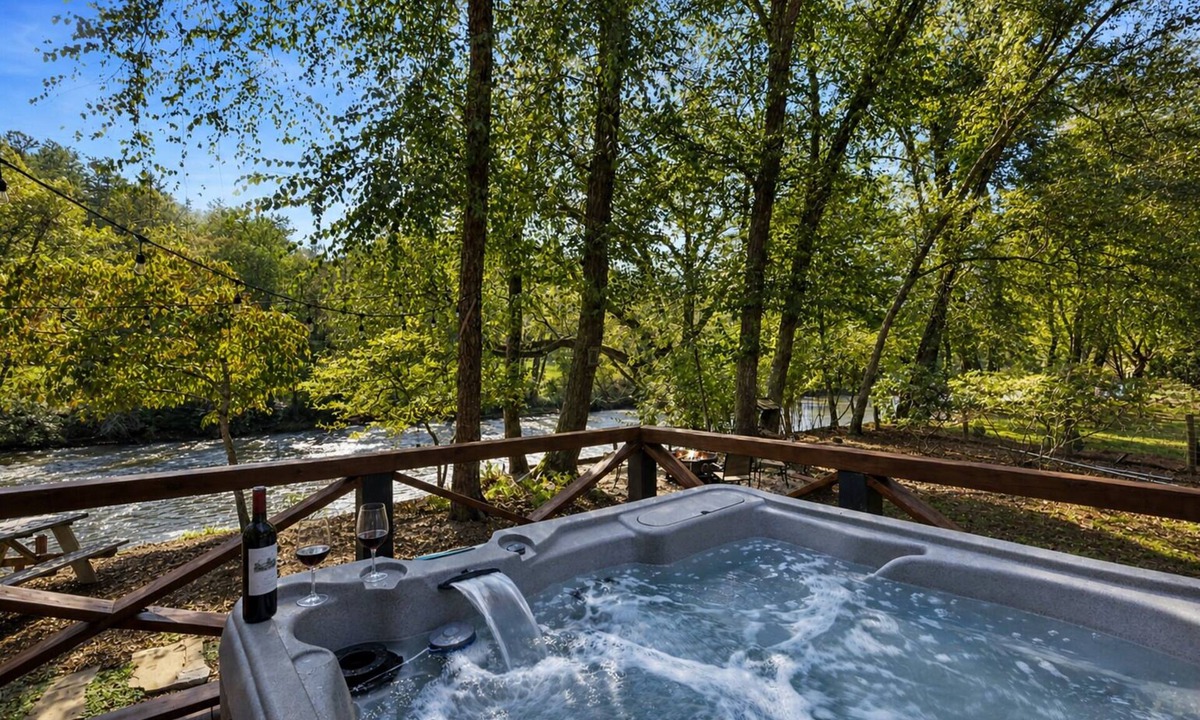 Mineral Bluff Cabin | Private Dock on the Toccoa River, Screened Porch