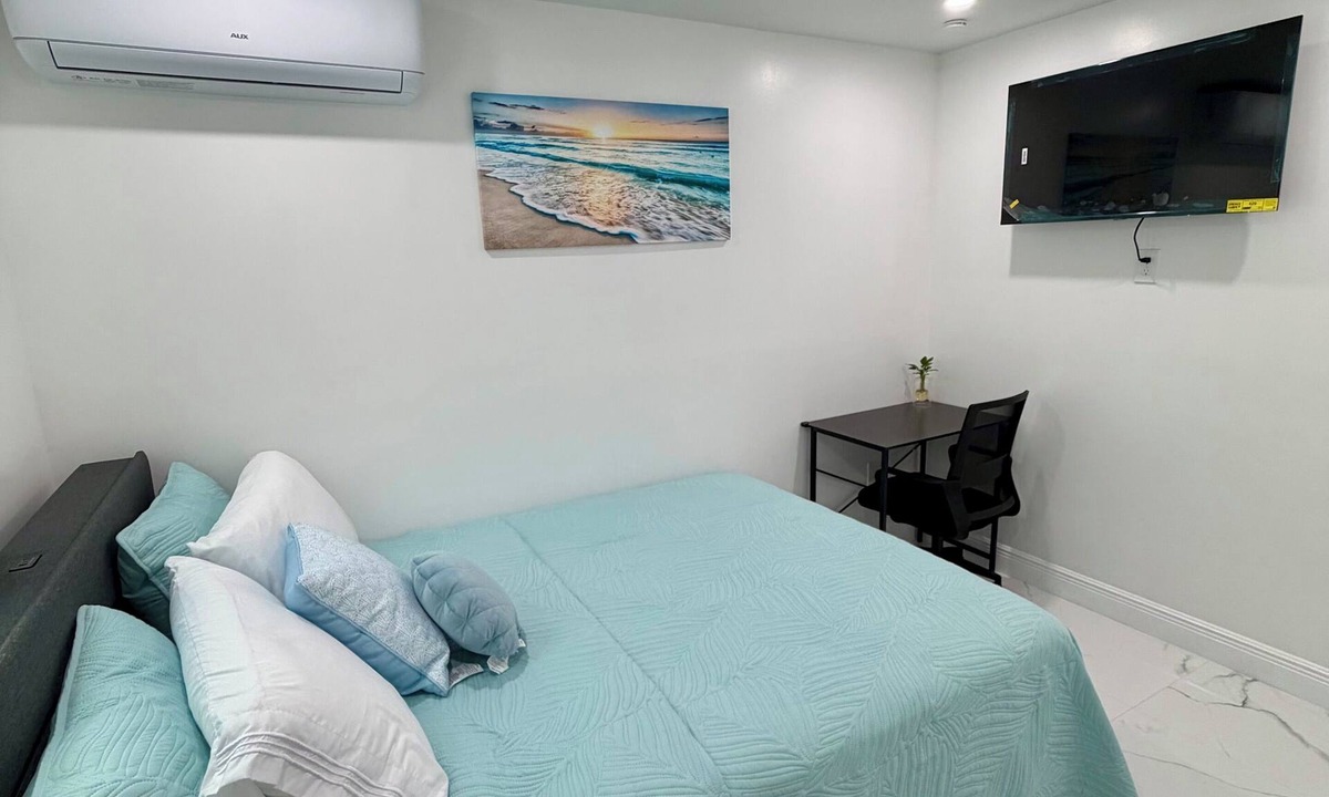 Homestead House | Private Guest house: Fenced Patio & Free Parking – Cozy & Peaceful