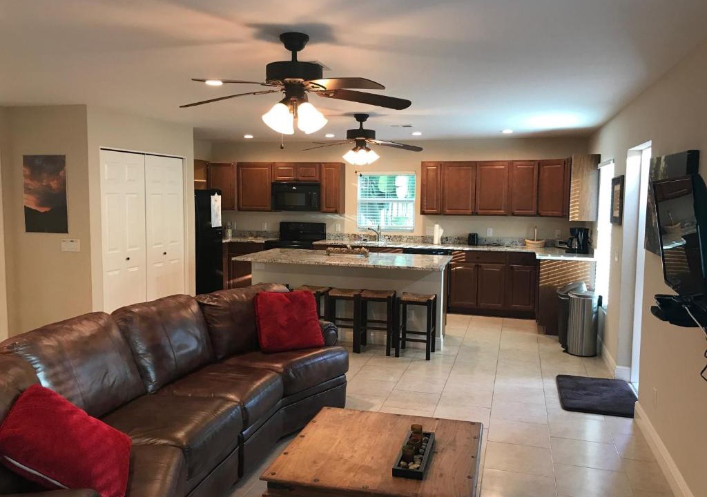 Oakes Estates House | Private Guest House on Acreage