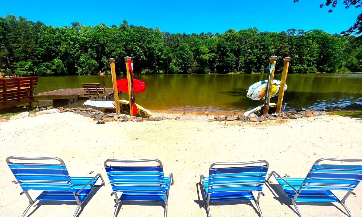 Belmont House | Private Lakefront Getaway - 2 Houses on one serene property!