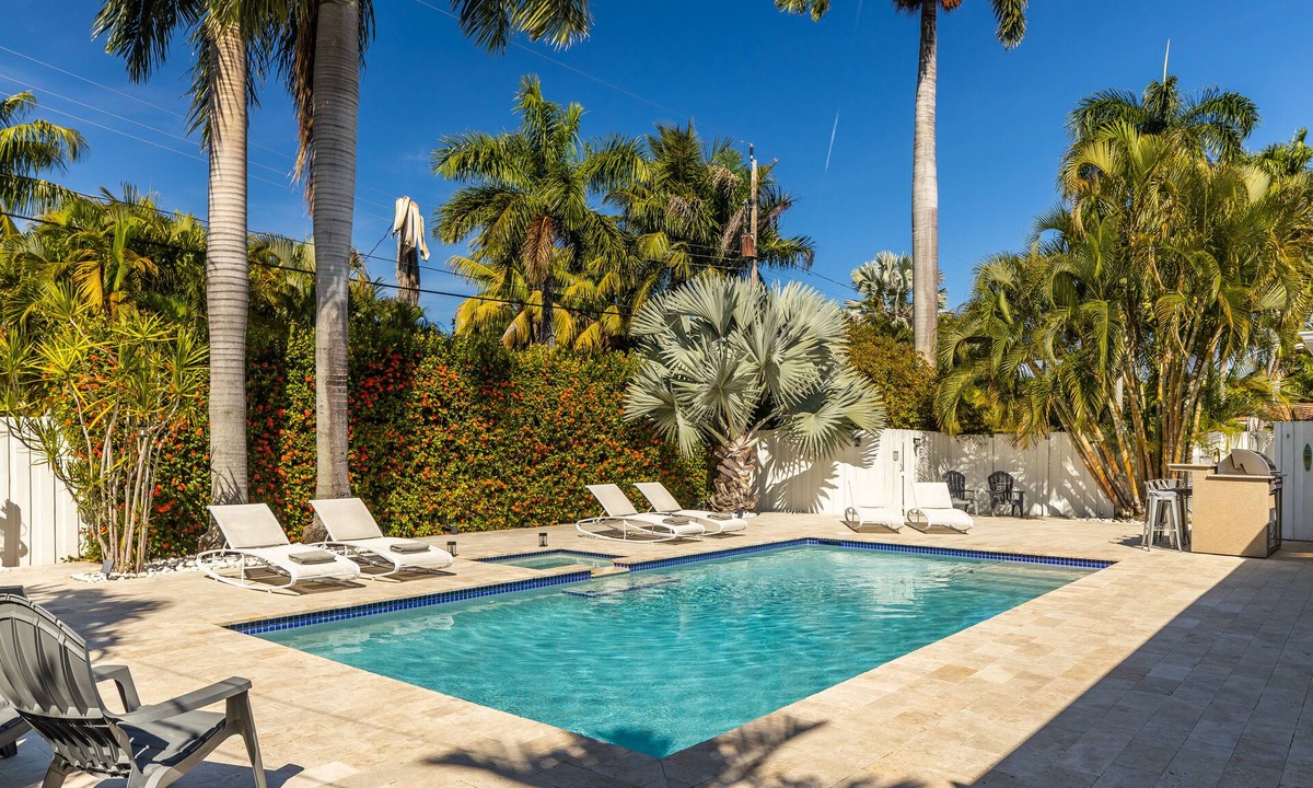 Hollywood Lakes House | Private Pool House 1mile from beach