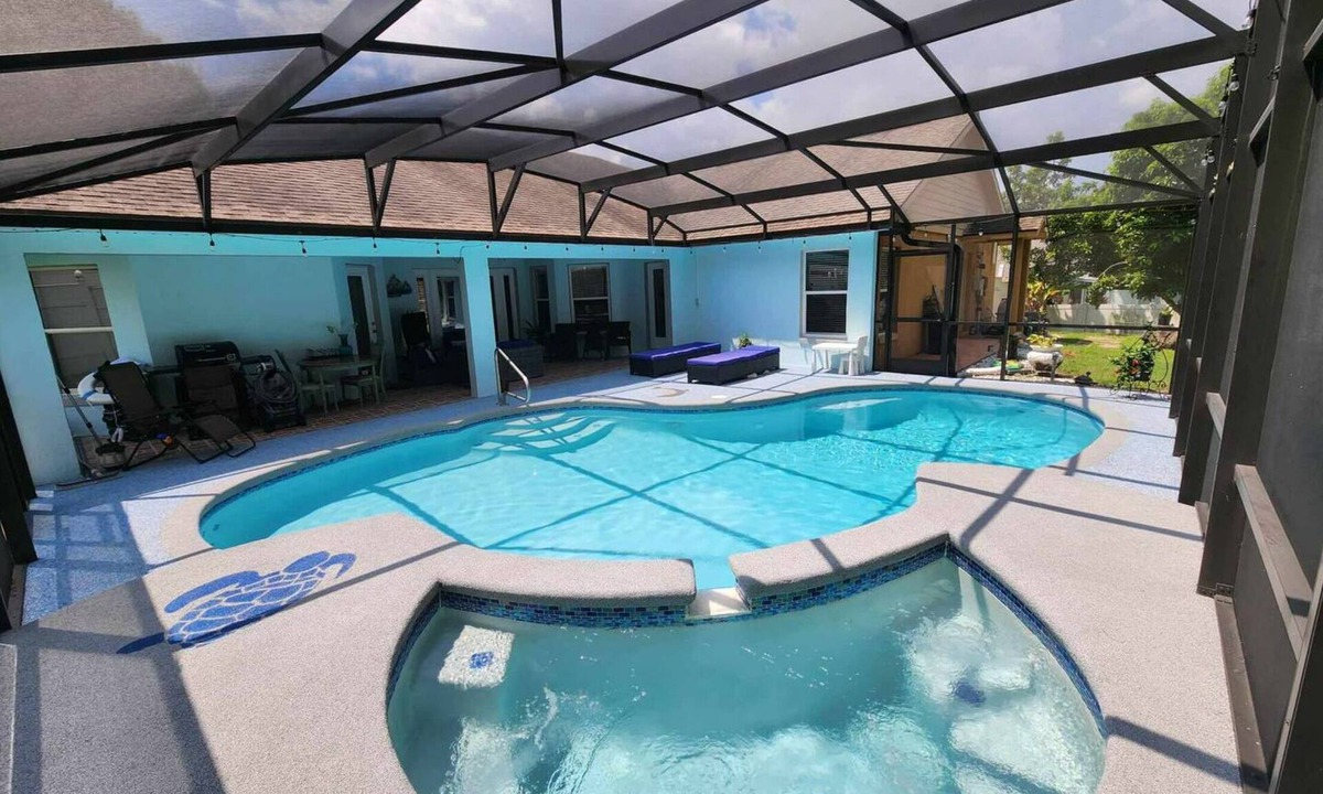 Clermont House | Private Spacious Room in Home, with Pool-The Oasis Room