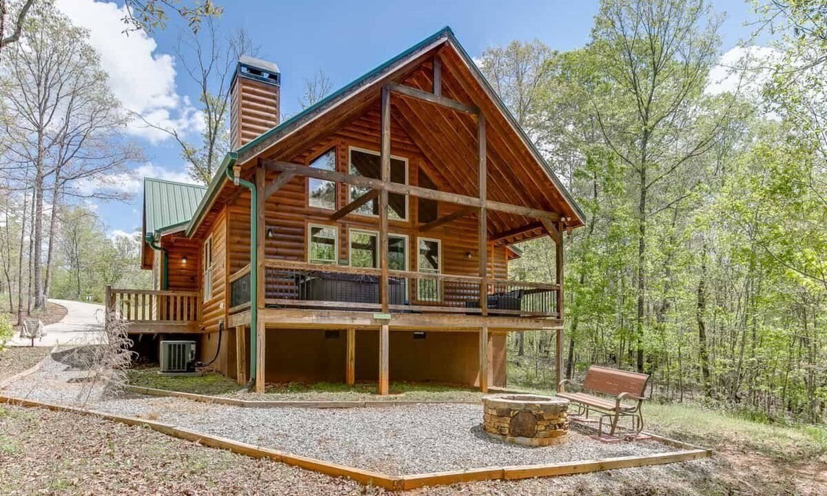 Cleveland Cabin | Pure Gold-Voted Top New Design Super Luxury and Private
