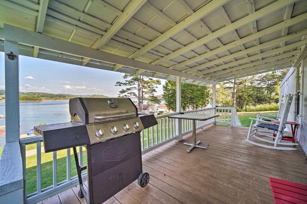 Bean Station House | Quaint Cottage Overlooking Cherokee Reservoir