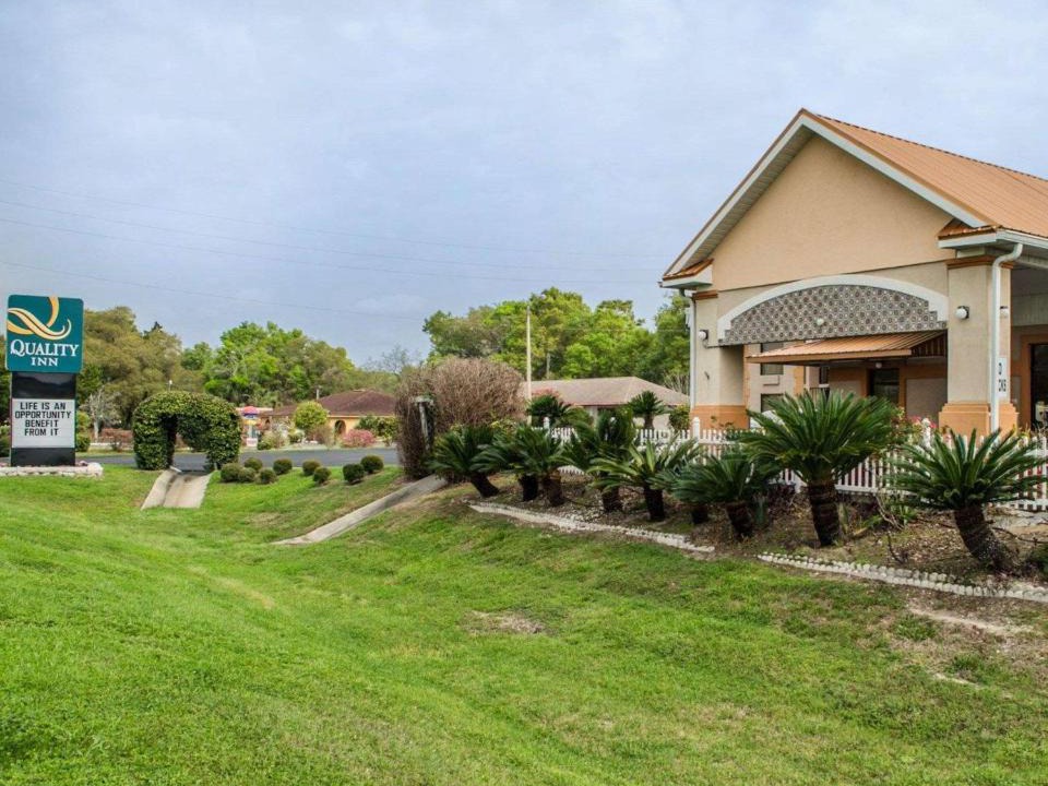 Chiefland Hotel | Quality Inn near Manatee Springs State Park