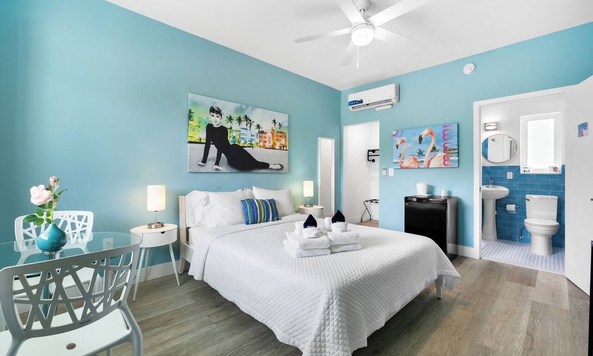 Northeast Miami Hotel | Queen Rooms at Miami's Best Boutique Hotel voted by Miami-Dade Favorites!