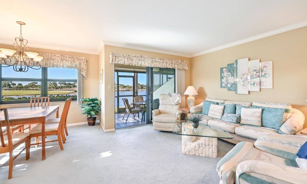 Hammock Bay Condo | Quiet lakeview/golf course 3 m N of Marco