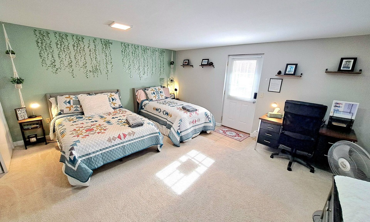 Charlotte House | Quiet Retreat for Business and Family Trip