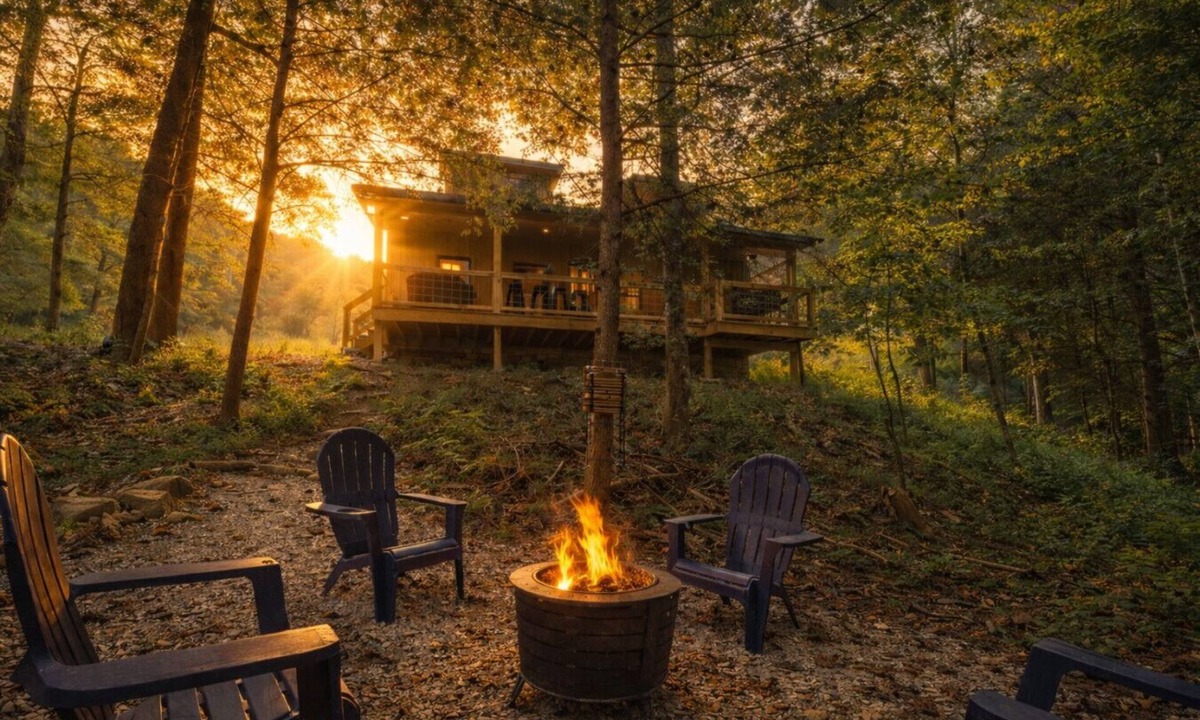 Campton Cabin | Red River Gorge Hot Tub Firepit Wi-Fi Tucked Away