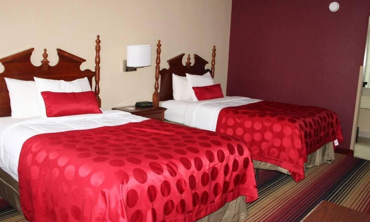 Perry House | Relax and Unwind! 4 Great Units Near Historic Downtown Perry, Pool, , Parking!
