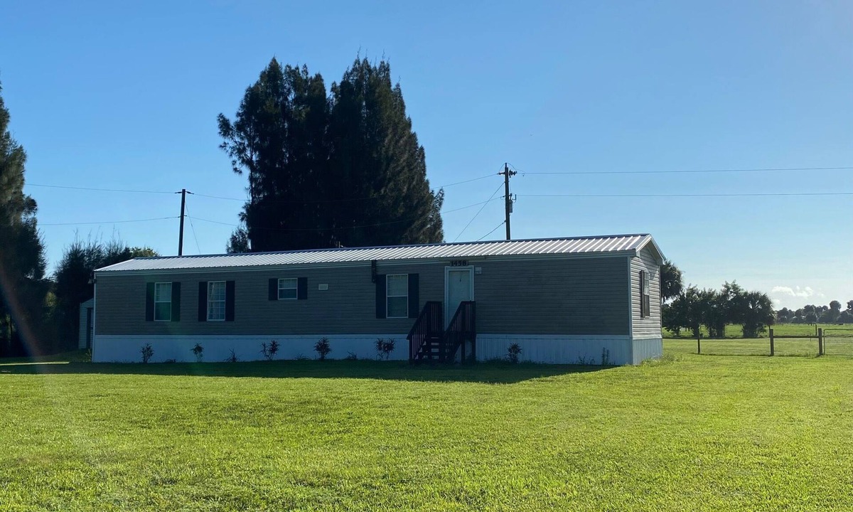 Moore Haven House | Relax! Bring your boat and fish Lake Okeechobee!