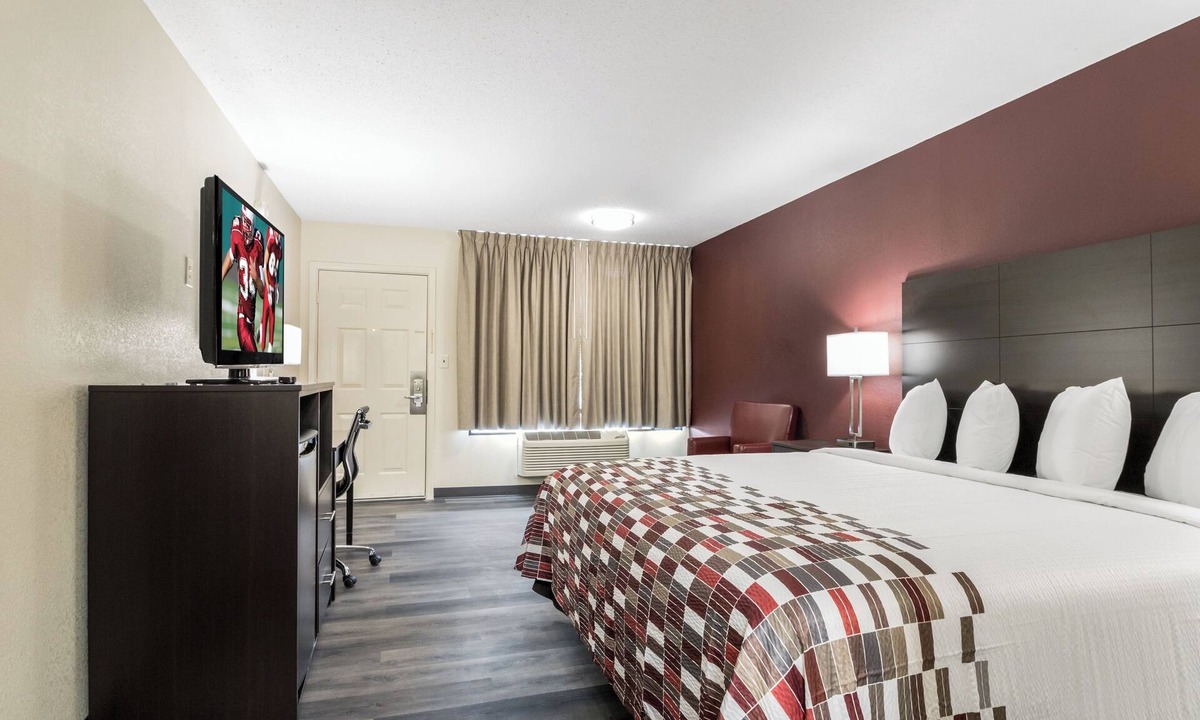Dandridge Hotel | Relaxed Stay Perfect for Exploring Great Smoky Mountains National Park