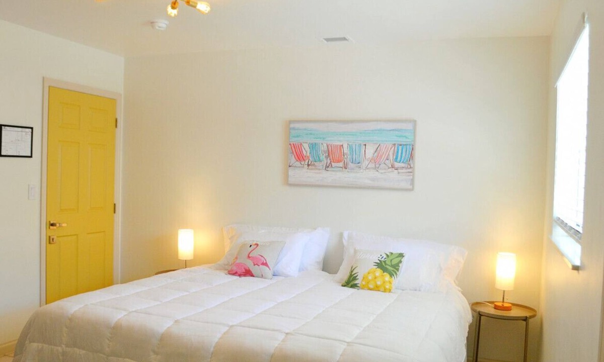 River Oaks Villa | Relaxing bedroom vacation near city/beach/airport