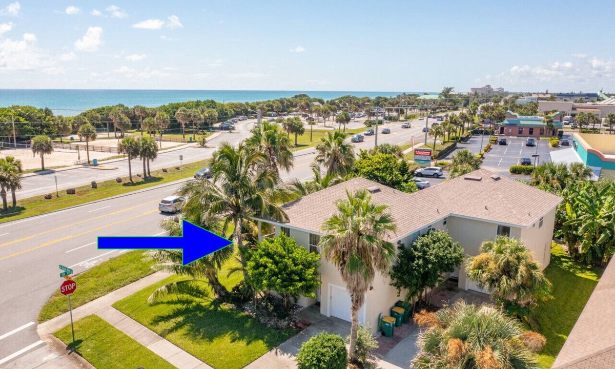 Indialantic House | Relaxing Townhome 3 BR 2 BA Steps from the Beach