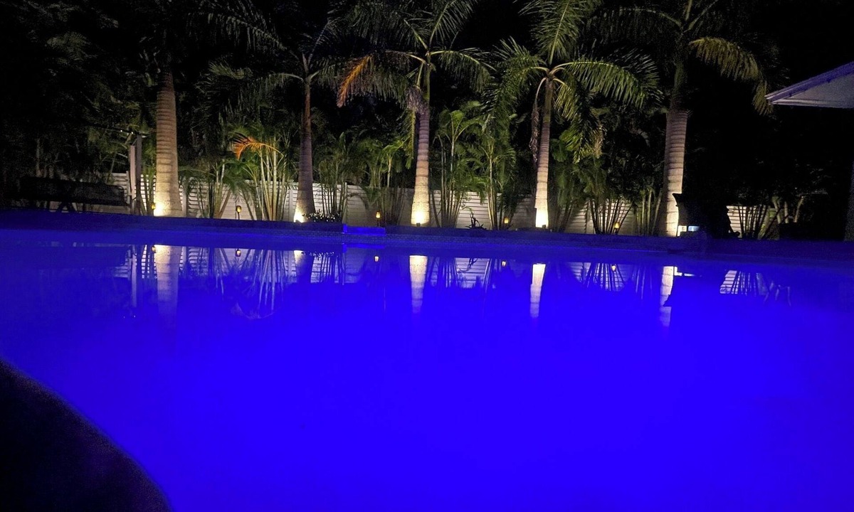 Downtown House | "RELAXMORE IN PARADISE" Sarasota Getaway with Private Salt-Water Pool