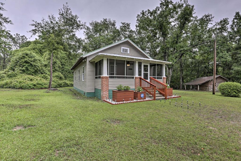 Quincy House | Renovated Home with Screened-In Patio on Hwy 90!