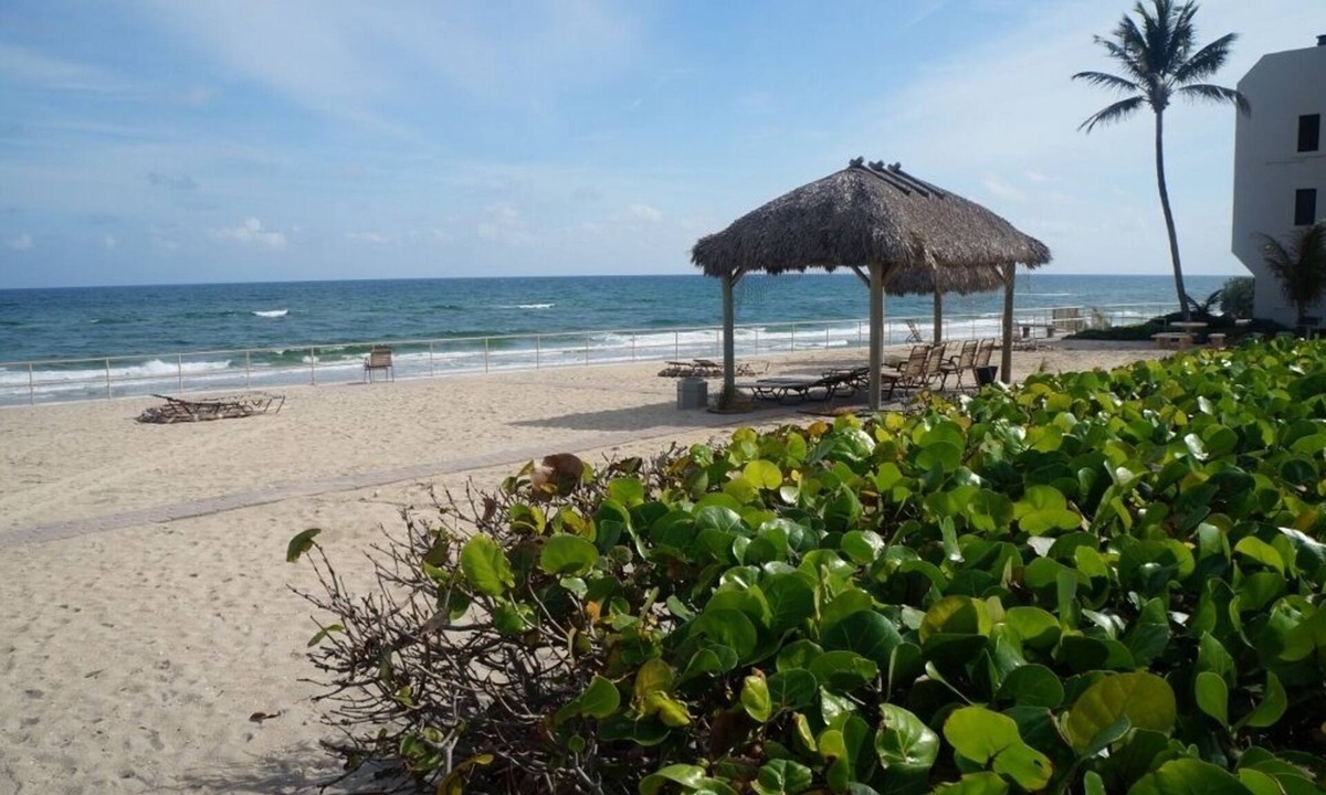Hillsboro Beach Villa | Resort Villa, Private Oceanfront Beach, Heated Pool, IntraCoastal Gathering