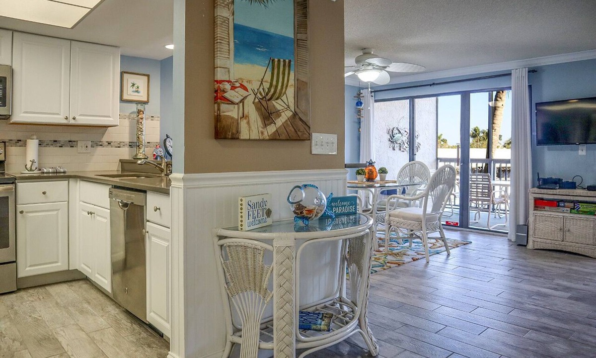 South Island Condo | RIGHT ACROSS THE BEACH! NEW LISTING! FABULOUS ISLAND VACATION CONDO FOR FUN IN SUN!