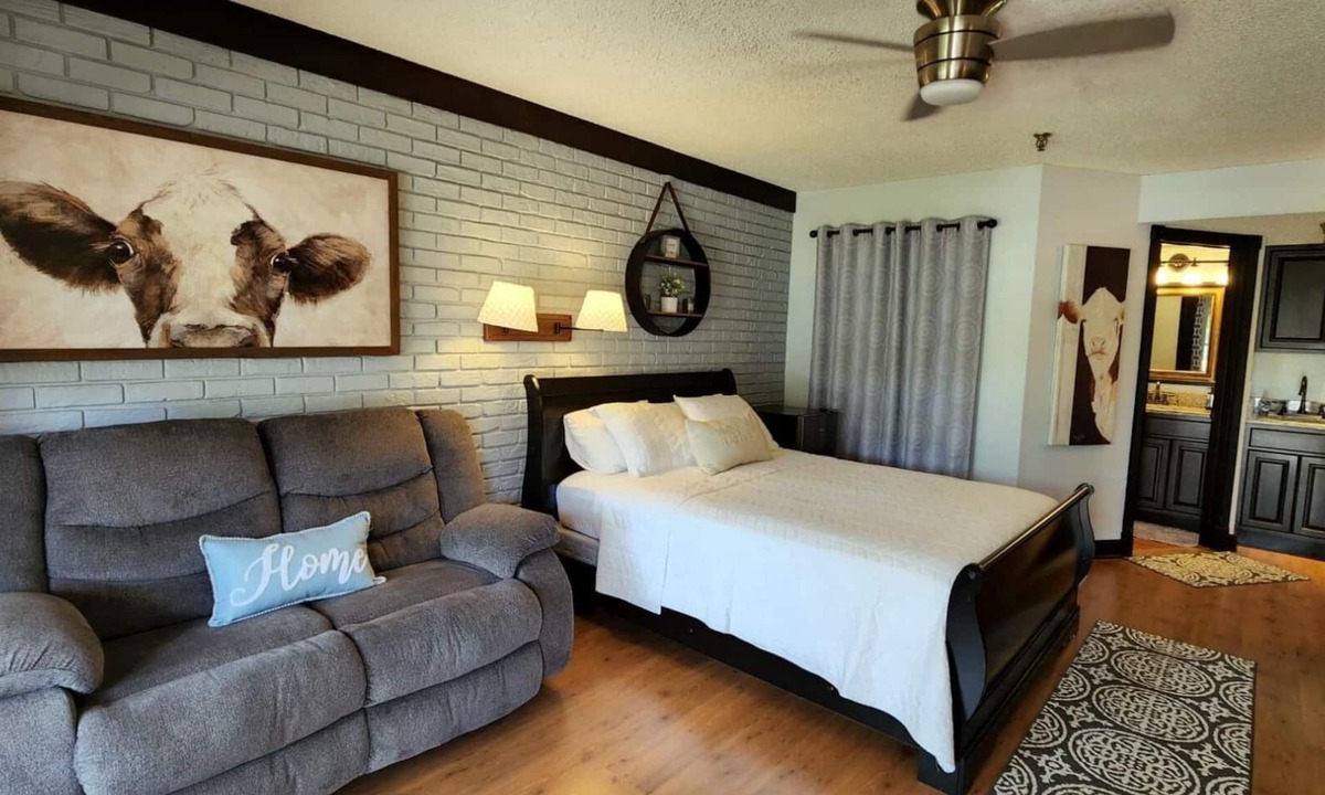 River Ranch Condo | River Ranch Getaway! First Floor, Steps to Pool! 136