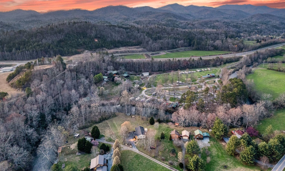 Marble Cabin | Riverbend Run - Smoky Mountain Views - Private Spa - Large Yard & River Dock