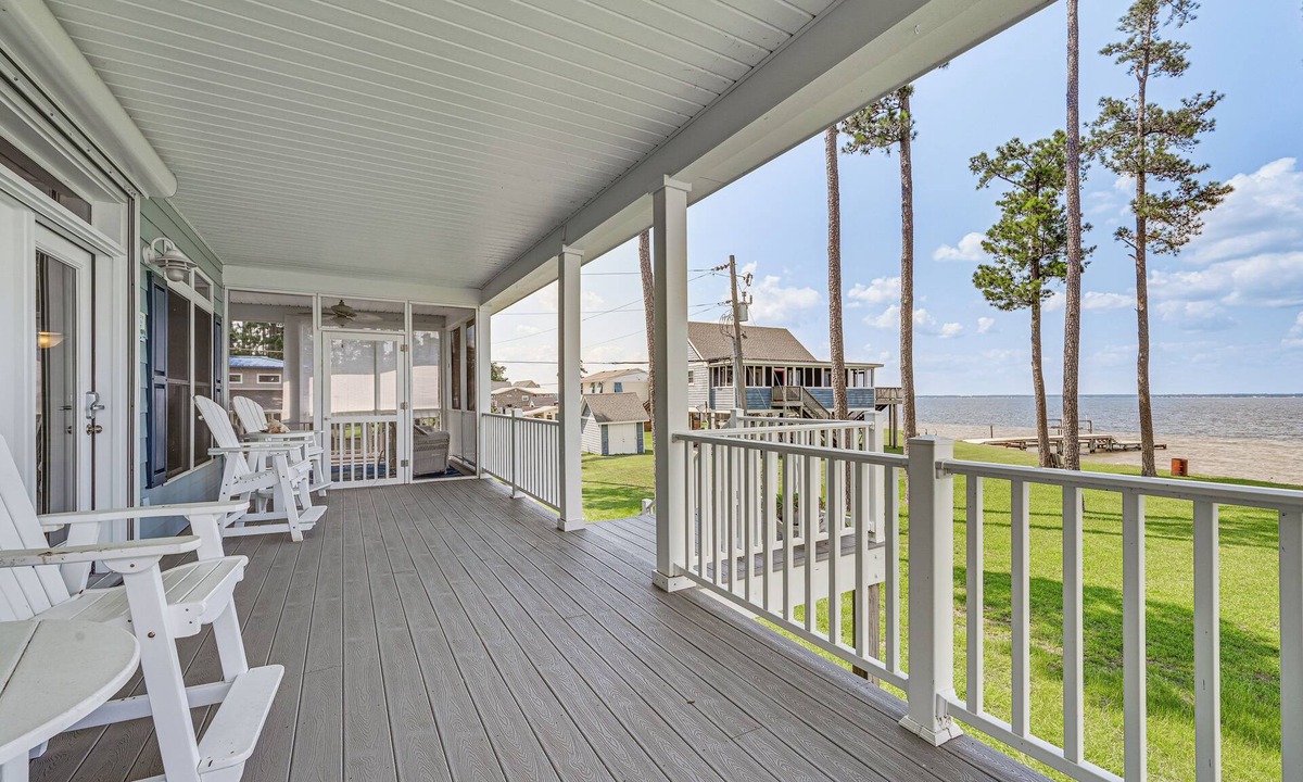 Hobucken House | Riverfront Aurora Home w/Deck & Private Pier!