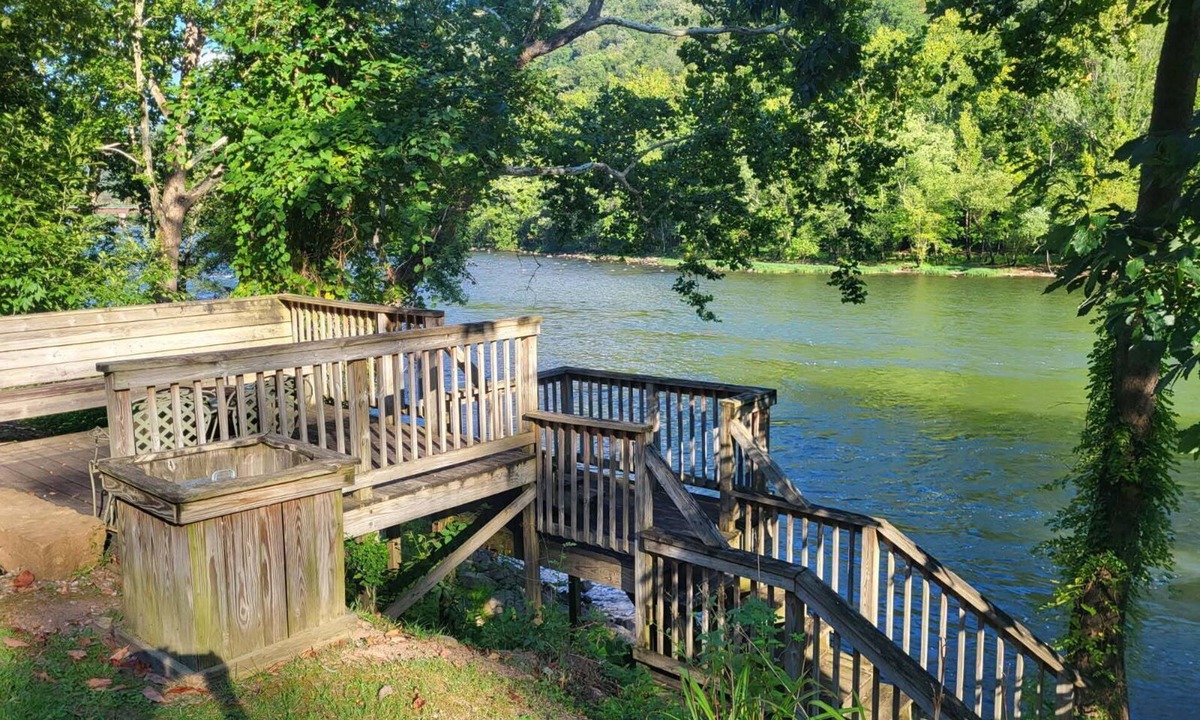 Prince Cabin | RiverFront Cabin in New River Gorge National Park & Preserve