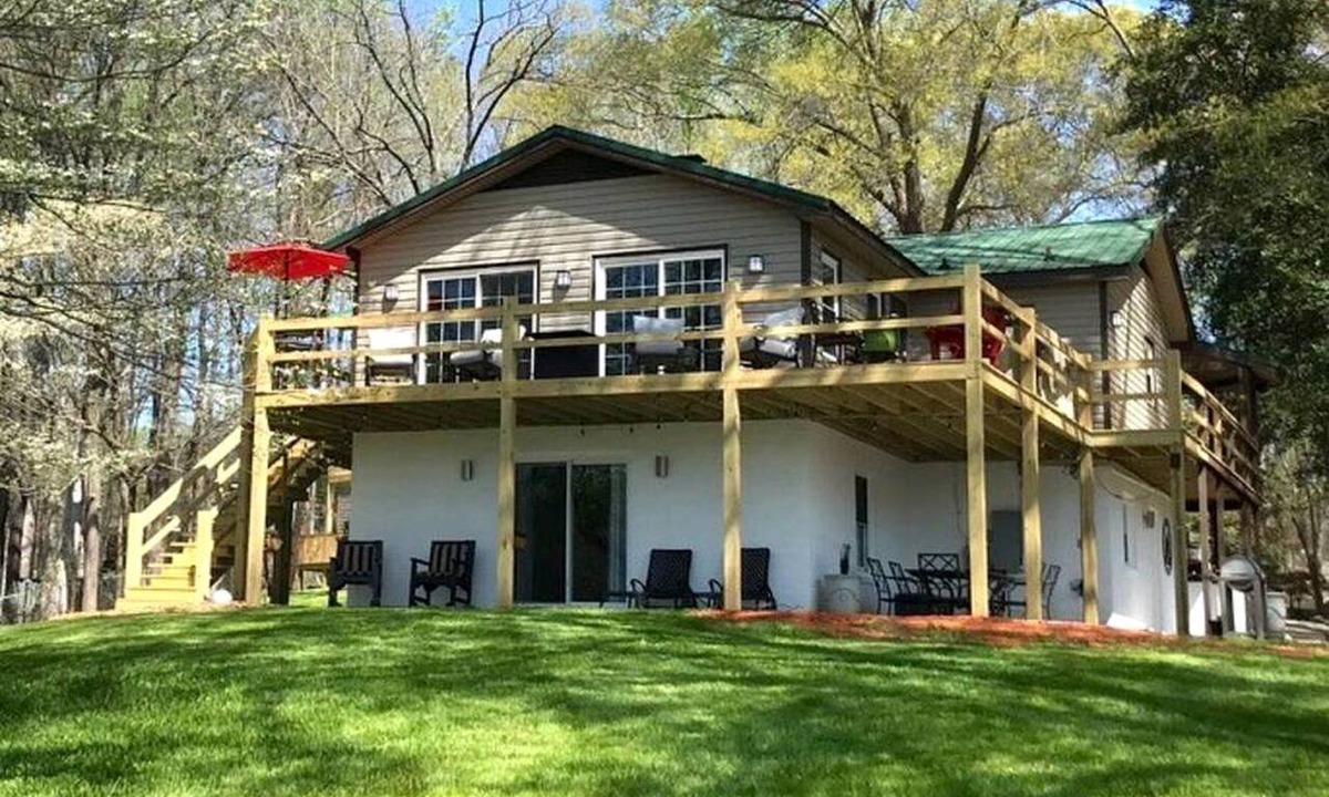 Harbor House Cottage | Riverfront Cottage with Barbecue, Kayaks and Dock in Charlotte, North Carolina