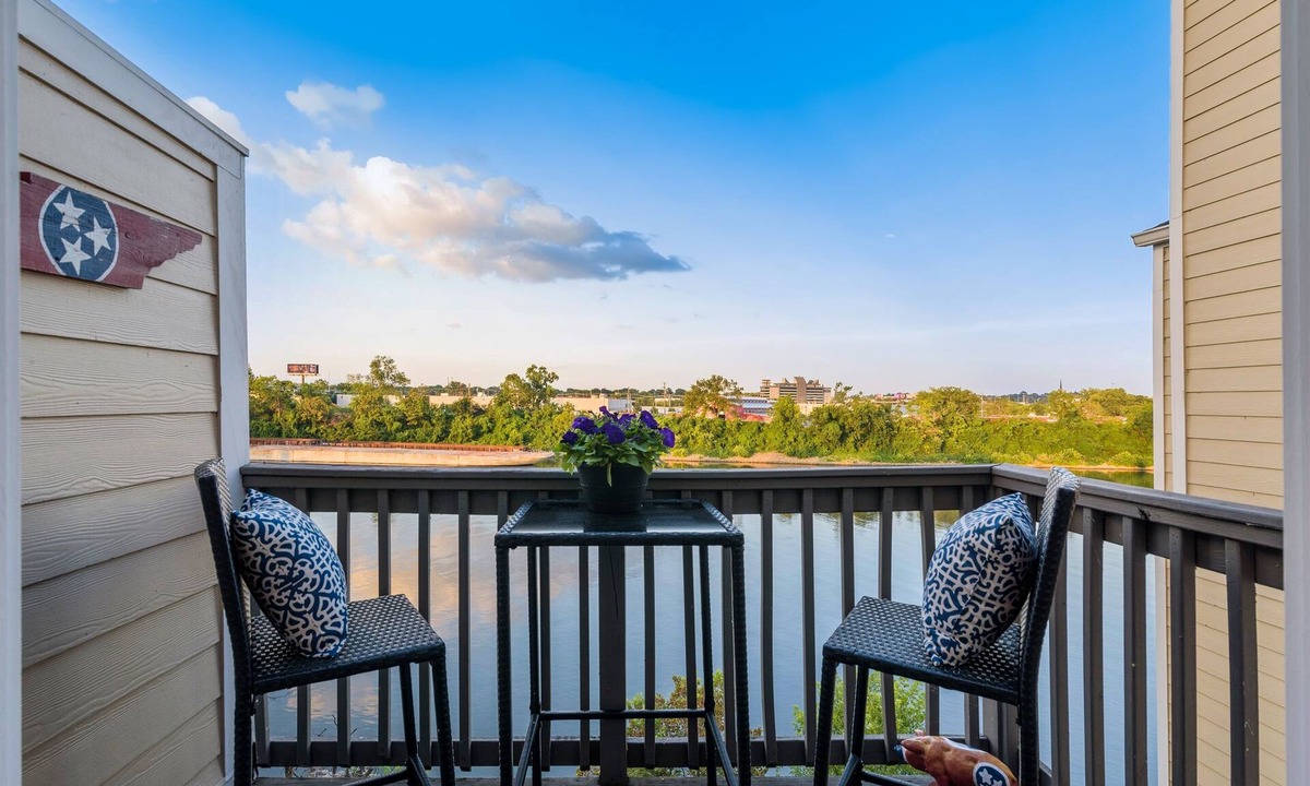 North Capitol Condo | Riverfront Delight on the Cumberland:Downtown Condo