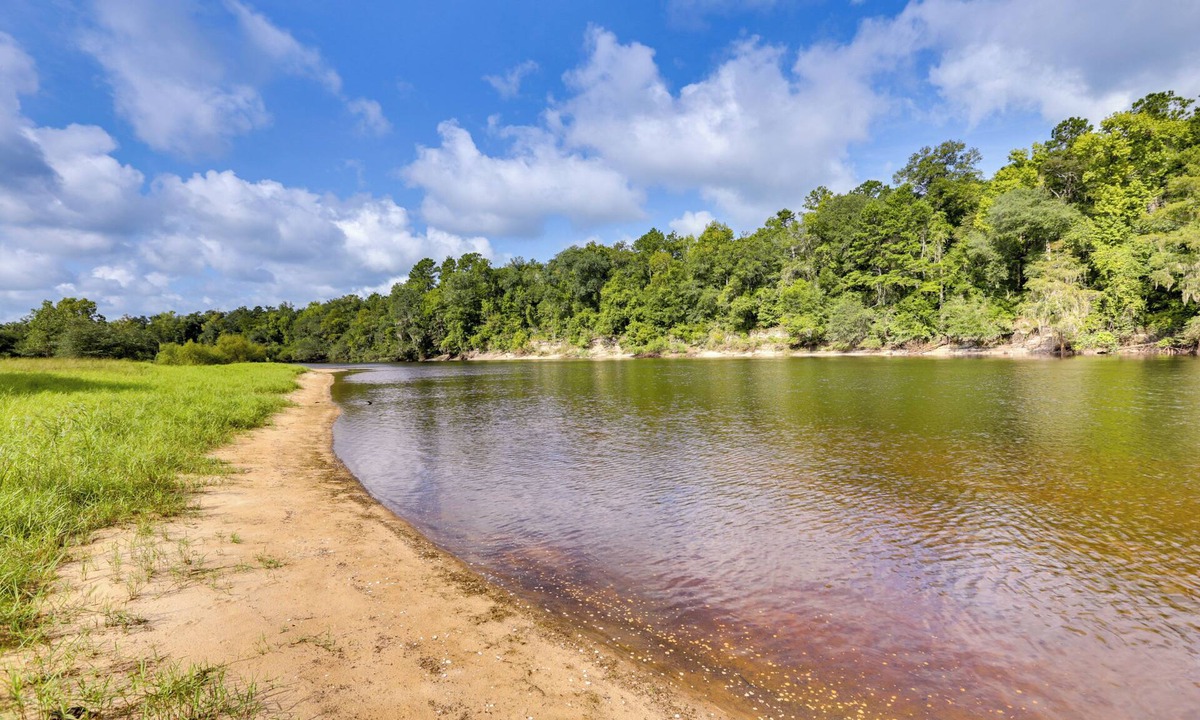 Telogia Cabin | Riverfront Florida Escape w/Grill & Fire Pit!