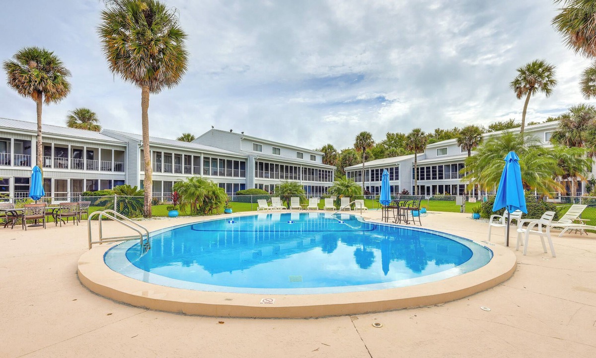 Welaka Condo | Riverfront Weleka Condo w/Dock & Pool Access
