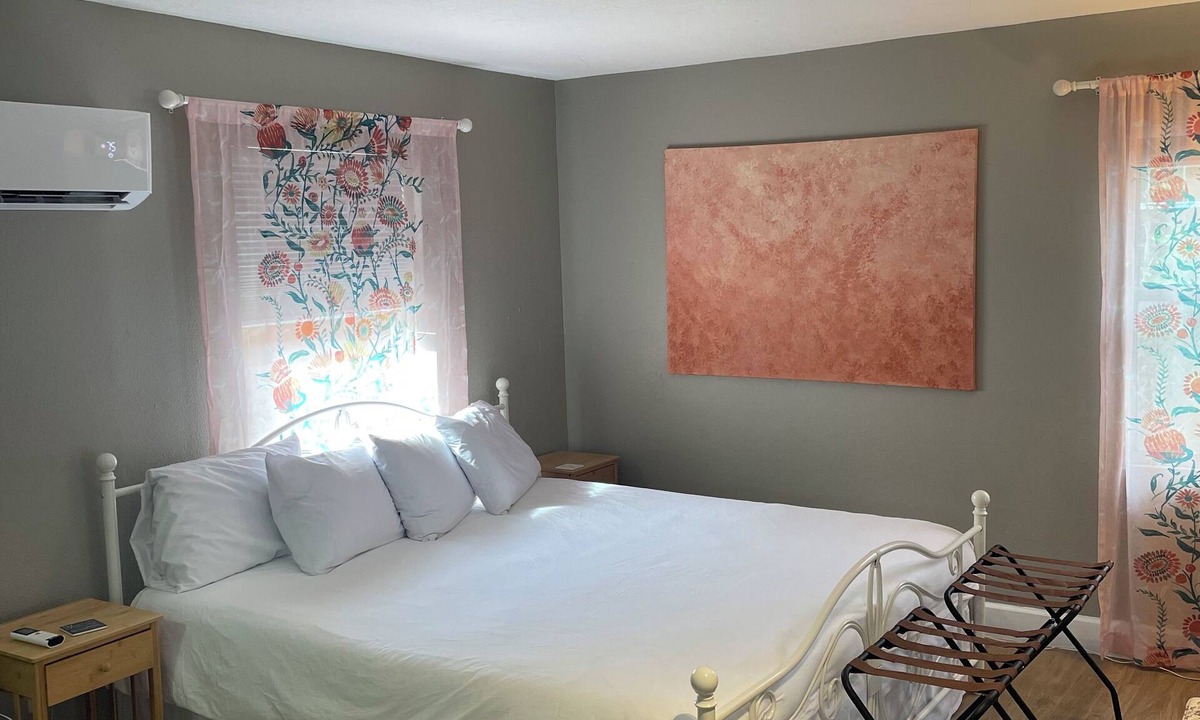 Tampa Heights Cottage | Riverside Casita: semi-private pool, spa, dock, garden oasis, 5 min to downtown!