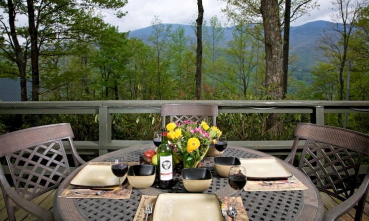 Burnsville Ski Chalet | 🌲Roaring Fork Chalet: MTN View, Hiking, Waterfalls, Trails - Dog Friendly!🐕‍🦺