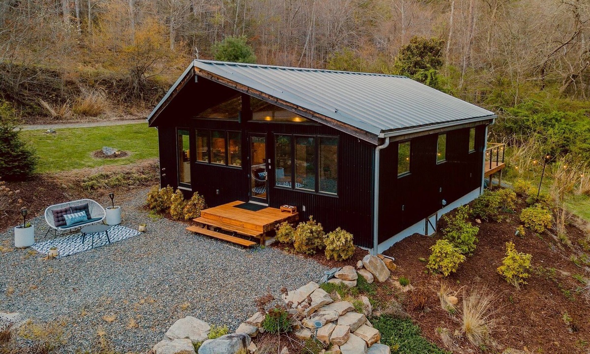 Weaverville Cabin | Robin's Nest Retreat in charming Weaverville