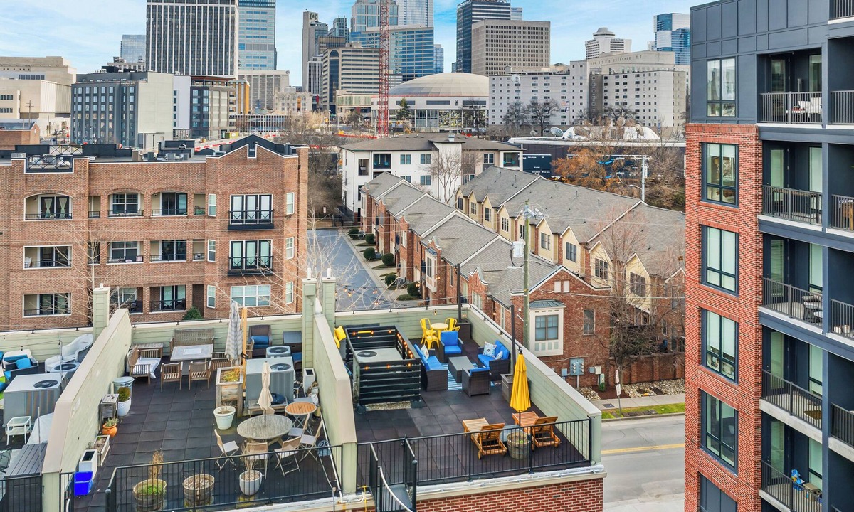 North Capitol House | Robin’s Nest | Rooftop Views + Walk Broadway