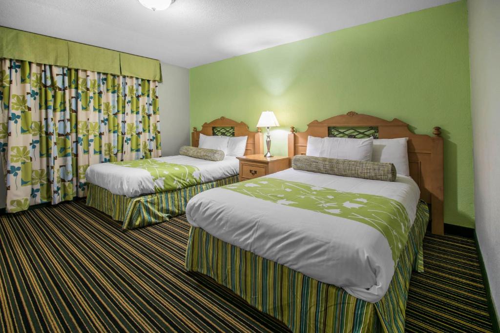 Cypress Gardens Hotel | Rodeway Inn & Suites Winter Haven Chain of Lakes