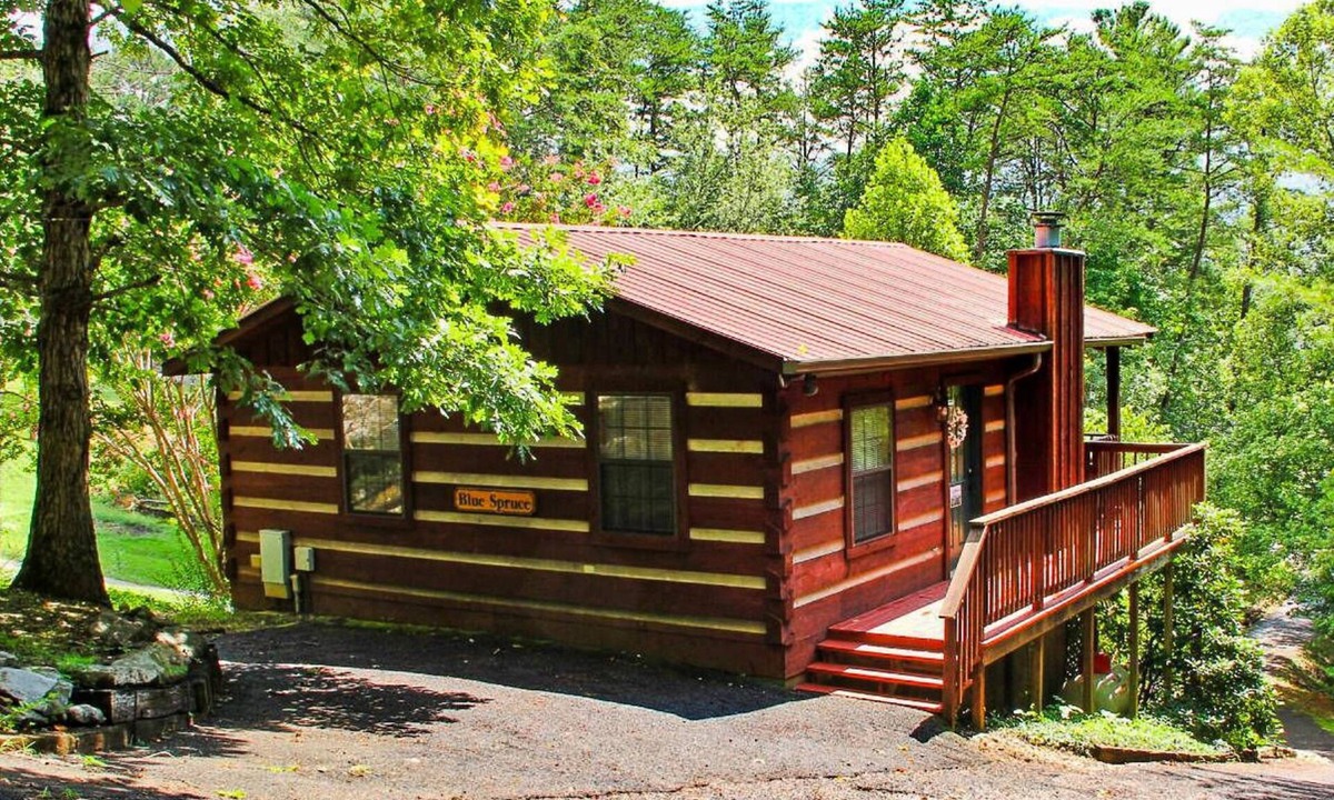 Townsend Cabin | Romantic Getaway in the Smokies-HOT TUB & JACUZZI - Blue Spruce