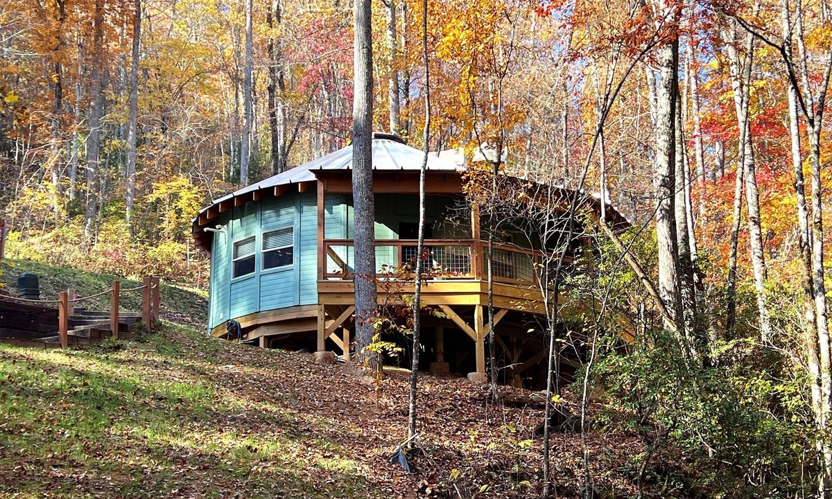 Cherokee Cabin | Romantic Luxury Yurt, Hot Tub & Soaking Tub, Firepit Smoky Mountain NP